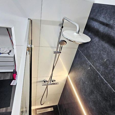 Spoil Yourself With Style, Comfort And Luxury - Tony'S Studios Luxury Pitesti Exterior photo