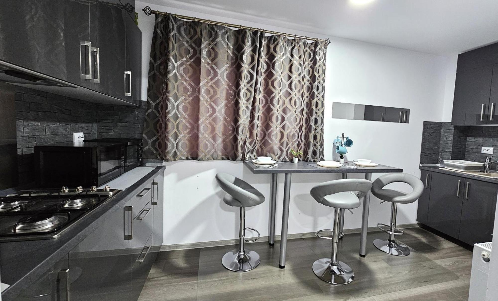 Spoil Yourself With Style, Comfort And Luxury - Tony'S Studios Luxury Pitesti Exterior photo