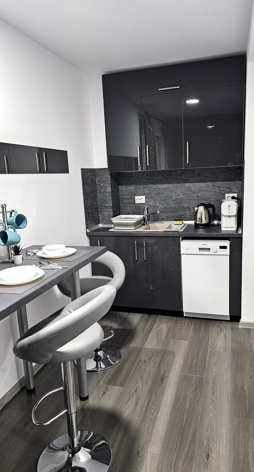 Spoil Yourself With Style, Comfort And Luxury - Tony'S Studios Luxury Pitesti Exterior photo